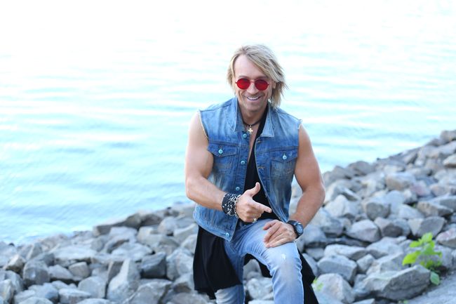 Олег Винник в новом клипе &quot;Як жити без тебе&quot;